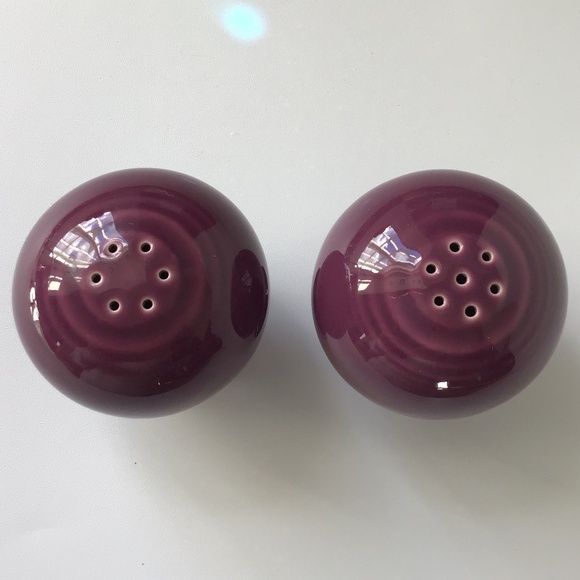 Fiesta Purple Salt & Pepper Shaker Set Vintage Mulberry Plum Round Ball - Picture 8 of 8